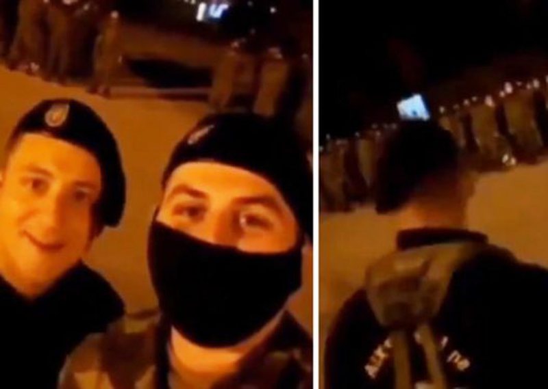 Veprimi i tyre tërboi grekët, nis hetimi për të rinjtë që vunë në rrjesht ushtarët grek (Video) Veprimi i tyre tërboi grekët, nis hetimi për të rinjtë që vunë në rrjesht ushtarët grek (Video)