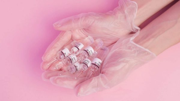 Zëri i Amerikës flet për skenarët e vaksinimit në Shqipëri, ndërsa numrat e qytetarëve të vdekur dhe të infektuar sa vjen e rriten Zëri i Amerikës flet për skenarët e vaksinimit në Shqipëri, ndërsa numrat e qytetarëve të vdekur dhe të infektuar sa vjen e rriten