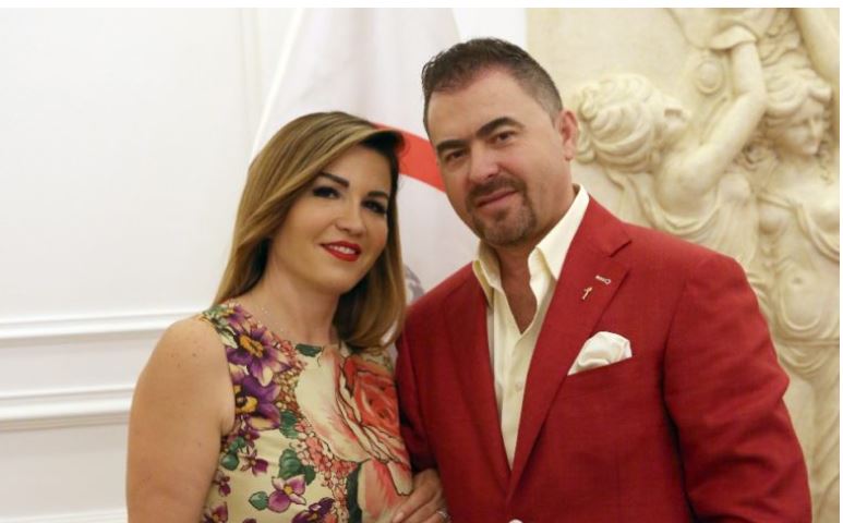 Ylli Ndroqi dhe bashkëshortja nën efektet e e COVID-19: Familja ime është goditur rëndë, po i nënshtrohemi një terapie të fortë Ylli Ndroqi dhe bashkëshortja nën efektet e e COVID-19: Familja ime është goditur rëndë, po i nënshtrohemi një terapie të fortë