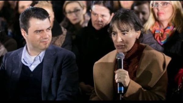 Bledi Mane ironizon Luli Bashen: Mungojnë dy vota! Luli, Luli edhe gruaja ta nguli Bledi Mane ironizon Luli Bashen: Mungojnë dy vota! Luli, Luli edhe gruaja ta nguli