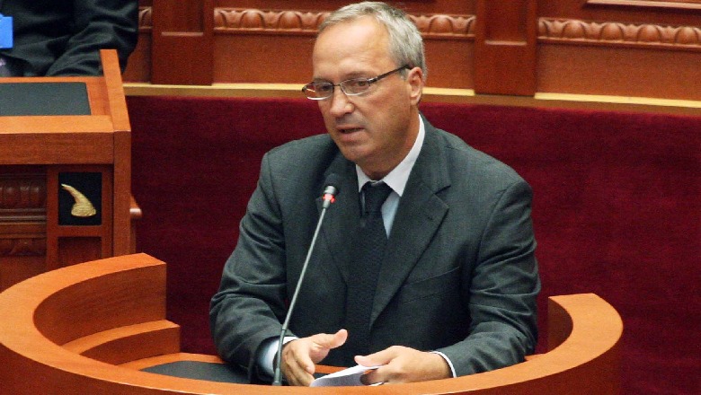 Përpiquni t’i izoloni të moshuarit, ndryshe do pendoheni! Deputeti socialist Baraj humb nënën nga COVID, dedikimi prekës: Kur e dëgjoja tek rënkonte… Përpiquni t’i izoloni të moshuarit, ndryshe do pendoheni! Deputeti socialist Baraj humb nënën nga COVID, dedikimi prekës: Kur e dëgjoja tek rënkonte…