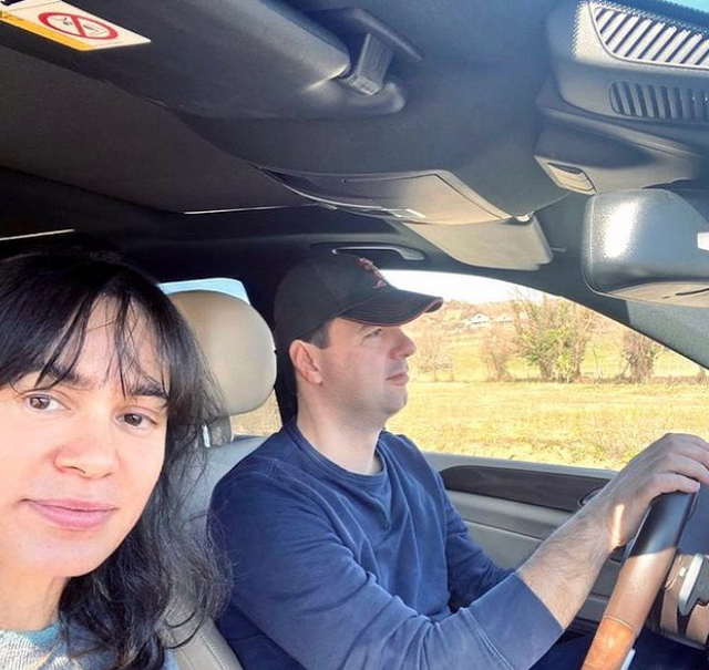 Mesazh i zv.ministrit të Brendshëm për “lulët” pa rrip: Mos bëjë dhe ti si Luli! Një njeri i dashur të pret në shtëpi Mesazh i zv.ministrit të Brendshëm për “lulët” pa rrip: Mos bëjë dhe ti si Luli! Një njeri i dashur të pret në shtëpi