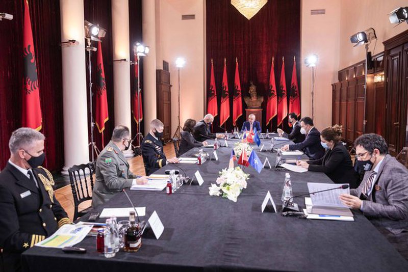 Gjenerali amerikan bën bashkë Ramën, Metën e Bashën: Do zhvillojmë shumë veprimtari ushtarake në Shqipëri, vlerësojmë rolin në NATO Gjenerali amerikan bën bashkë Ramën, Metën e Bashën: Do zhvillojmë shumë veprimtari ushtarake në Shqipëri, vlerësojmë rolin në NATO