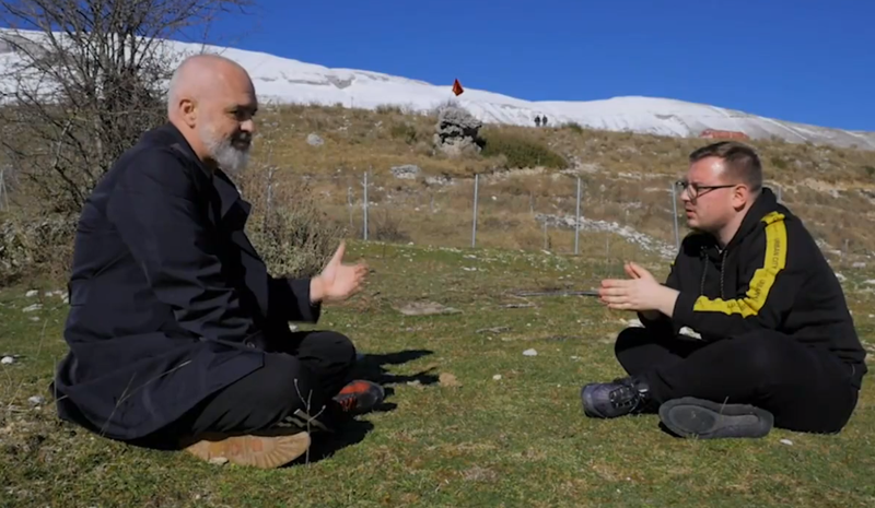 I ulur këmbëkryq, kryeministri Rama jep intervistën e veçantë dhe e thotë troç çfarë mendon për PD: Si ajo pjata bosh që nuk do të shfaqet kurrë në asnjë tavolinë I ulur këmbëkryq, kryeministri Rama jep intervistën e veçantë dhe e thotë troç çfarë mendon për PD: Si ajo pjata bosh që nuk do të shfaqet kurrë në asnjë tavolinë