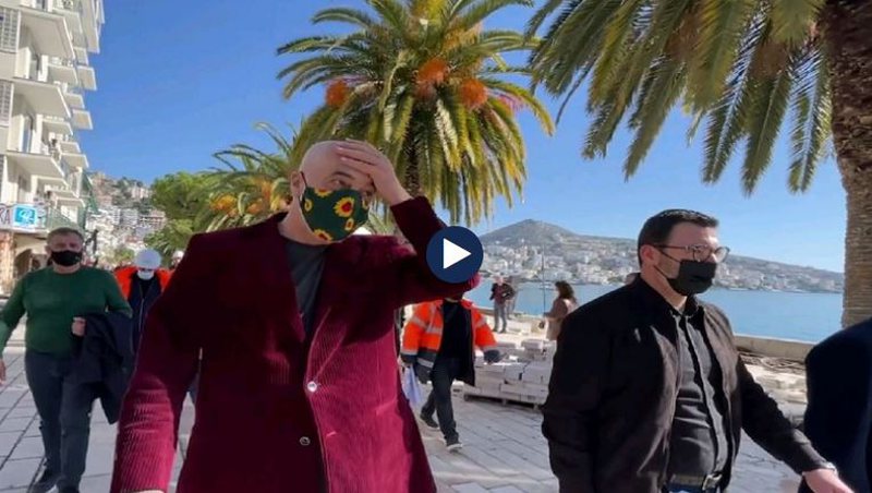 Ramës i ndodh e papritura në Sarandë, ndërhyjnë urgjent bodyguardët (Video) Ramës i ndodh e papritura në Sarandë, ndërhyjnë urgjent bodyguardët (Video)