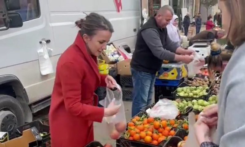 “Patericë e thyer, e zhyer dhe e lyer”! Ish-kryebashkiakja e LSI nën hetim nga SPAK fyen Rudina Hajdarit: U shkollove me lekët e vjedhura të mamit gjyqtare, qelbesh nga koka te këmbët… “Patericë e thyer, e zhyer dhe e lyer”! Ish-kryebashkiakja e LSI nën hetim nga SPAK fyen Rudina Hajdarit: U shkollove me lekët e vjedhura të mamit gjyqtare, qelbesh nga koka te këmbët…