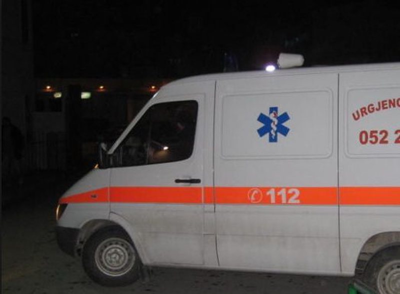 Aksident tragjik/ Del nga rruga ambulanca, humb jetën e sëmura me COVID-19 që po transportohej drejt Tiranës Aksident tragjik/ Del nga rruga ambulanca, humb jetën e sëmura me COVID-19 që po transportohej drejt Tiranës