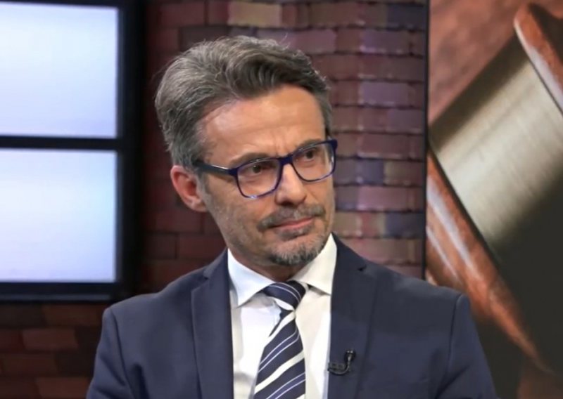 Gent Ibrahimi paralajmëron fundin e hidhur të politikës shqiptare, SPAK arrestime sipas shembullit rumun, nga ministra deri në nivele kryeministrash Gent Ibrahimi paralajmëron fundin e hidhur të politikës shqiptare, SPAK arrestime sipas shembullit rumun, nga ministra deri në nivele kryeministrash