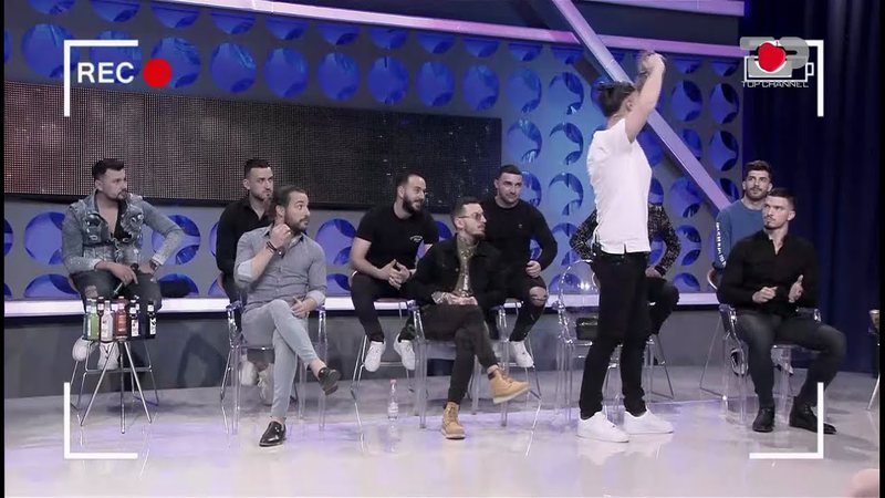 Degradon keq sherri/ Konkurrentët e “Për’puthen” rrihen me grushta, merret vendimi për njërin prej tyre Degradon keq sherri/ Konkurrentët e “Për’puthen” rrihen me grushta, merret vendimi për njërin prej tyre