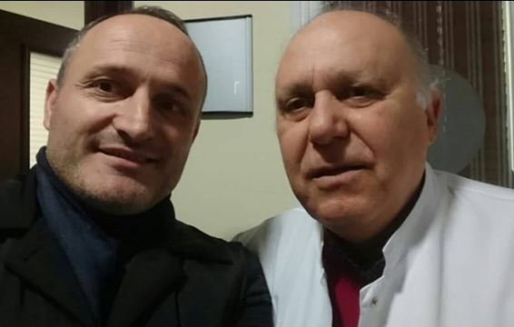Mjeku zbulon pasurinë Tritan Kalos: Gjigand real i mjekesisë udhëton me autobus, jo me makina 100 mijë euro! S’ka as vilë e as klinikë private “mantelbardhi etalon”