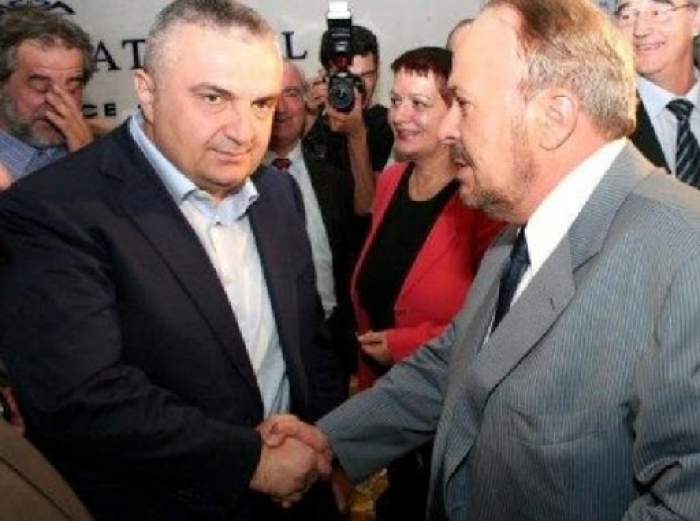 Ilir Meta i vërsul Le(h)sin, Fatos Nanos: O pusht, delenxhi, por i ndërsen dhe lehsin maqedonas Kim Mehmeti: Ai është thjesht një pleh politik Ilir Meta i vërsul Le(h)sin, Fatos Nanos: O pusht, delenxhi, por i ndërsen dhe lehsin maqedonas Kim Mehmeti: Ai është thjesht një pleh politik