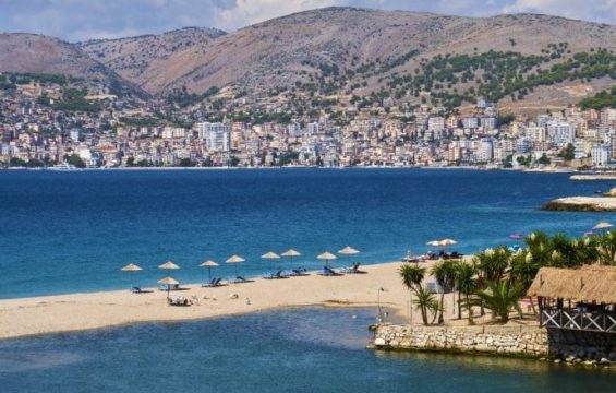 Media serbe i bën reklamë turizmit në Shqipëri: ‘Greqia e re’, nuk kërkohet tampon! Nxitoni të pronontoni