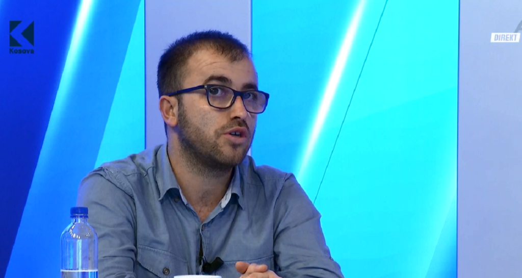 Tre persona sulmojnë dhe rrahin gazetarin Kosovar pasi ishte kthyer nga një emision televiziv Tre persona sulmojnë dhe rrahin gazetarin Kosovar pasi ishte kthyer nga një emision televiziv