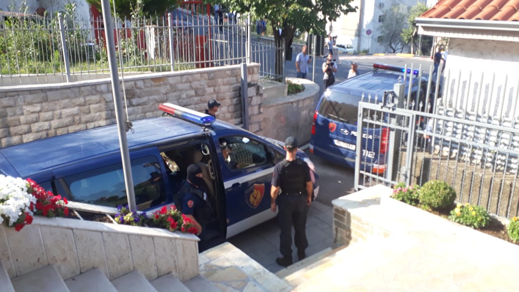 E BUJSHME! Politikanët as që i’u dridhet qerpiku për vjedhjet dhe korrupsioni! SPAK me “dorë të hekurt” ndaj kolegëve! Plasin a.rrestimet në Gjykatën e Krujës E BUJSHME! Politikanët as që i’u dridhet qerpiku për vjedhjet dhe korrupsioni! SPAK me “dorë të hekurt” ndaj kolegëve! Plasin a.rrestimet në Gjykatën e Krujës