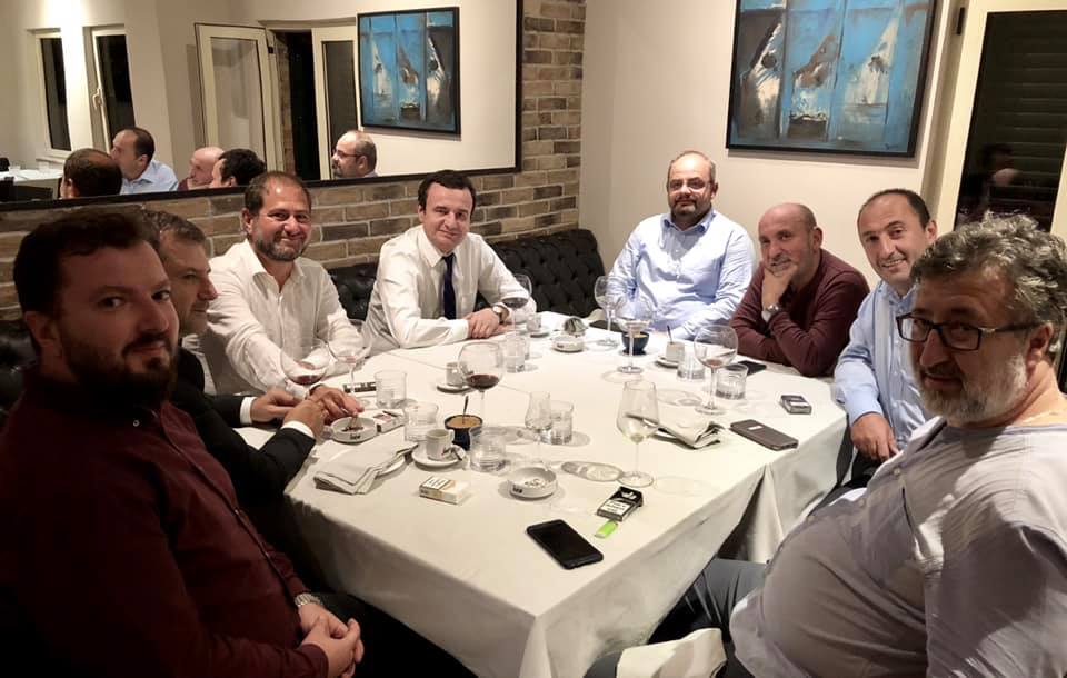 Entuziasmi qesharak dhe i pakuptimtë në Tiranë, për fitoren e Albin Kurtit Entuziasmi qesharak dhe i pakuptimtë në Tiranë, për fitoren e Albin Kurtit