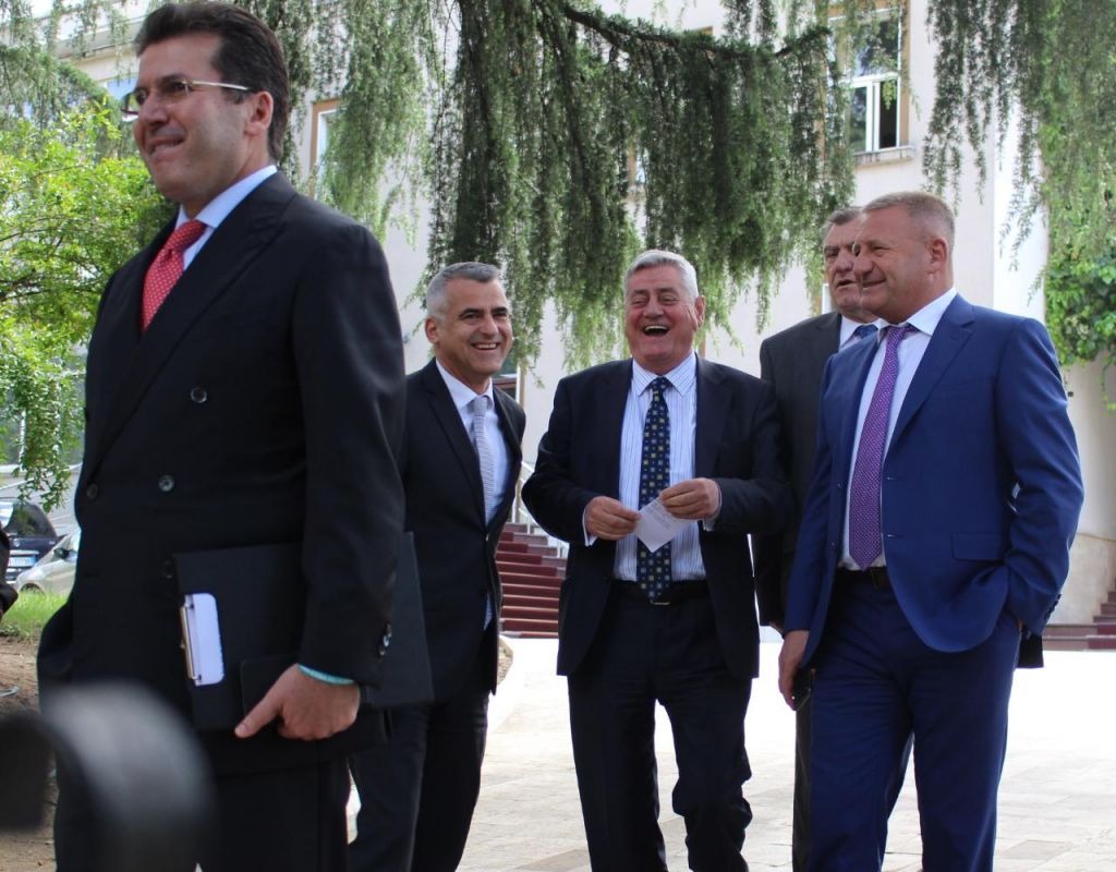 Koalicioni laraman i Lulzim Bashës: Nga i “forti” i Shkodrës, tek “trafikanti i femrave” Koalicioni laraman i Lulzim Bashës: Nga i “forti” i Shkodrës, tek “trafikanti i femrave”