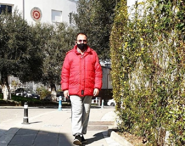 Prej disa ditësh i prekur nga Covid, mposht virusin moderatori Ardit Gjebrea Prej disa ditësh i prekur nga Covid, mposht virusin moderatori Ardit Gjebrea