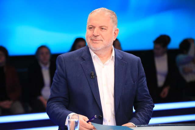 Publicisti Milaim Zeka: Baton Haxhiu mund të arrestohet për publikimin e dosjes për ish drejtuesit e UÇK Publicisti Milaim Zeka: Baton Haxhiu mund të arrestohet për publikimin e dosjes për ish drejtuesit e UÇK