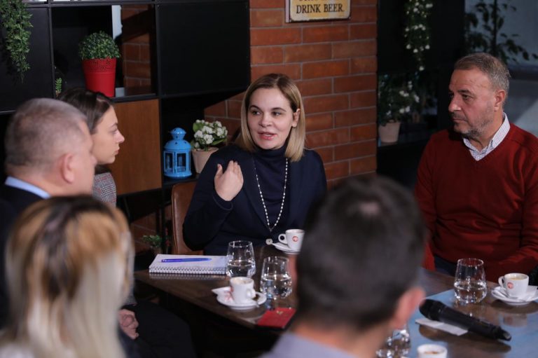 Nga nesër s’ka më këshillime: Gjoba e deri në pezull të lokaleve e bizneseve që nuk respektojnë masat Nga nesër s’ka më këshillime: Gjoba e deri në pezull të lokaleve e bizneseve që nuk respektojnë masat