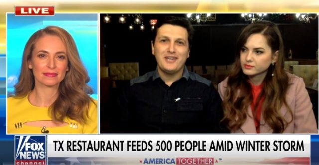 Teksasi goditet nga stuhia e të ftohtit: Çifti shqiptar shërben 500 vakte ushqim falas për qytetarët! Gjesti humanitar jehonë në mediat amerikane