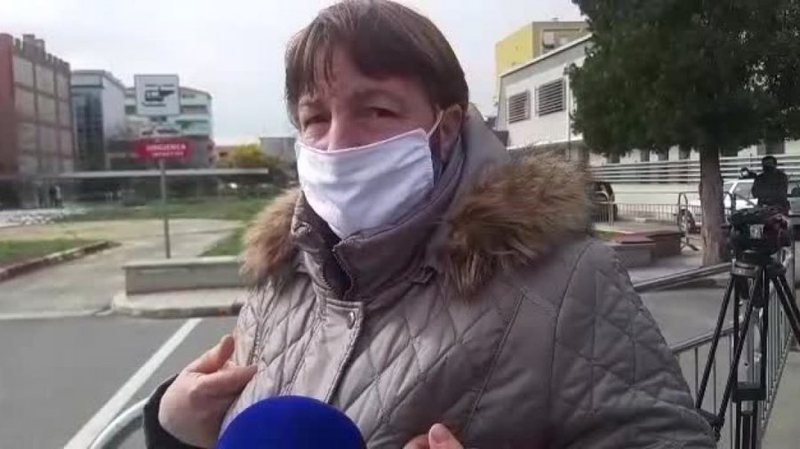 Vajza e një pacienti tek infektivi bën denoncimin e rëndë: Babait i kanë marrë portofolin dhe unazën e floririt Vajza e një pacienti tek infektivi bën denoncimin e rëndë: Babait i kanë marrë portofolin dhe unazën e floririt