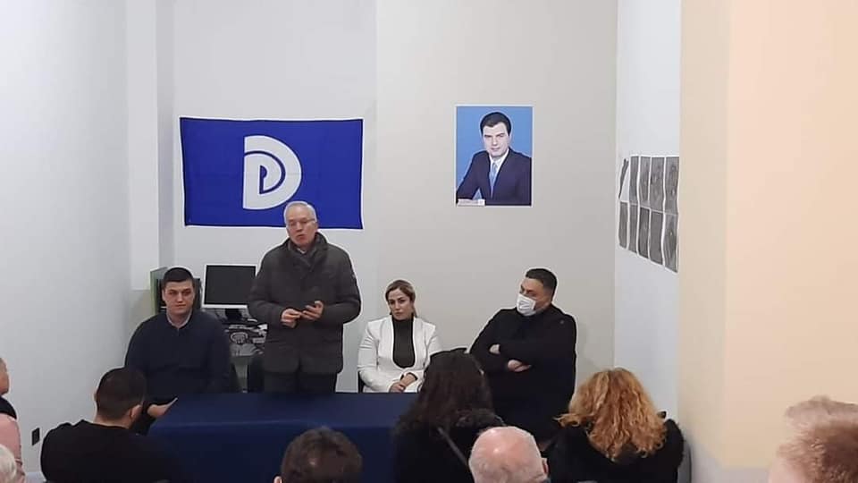 Koronavirusi? Ferdinand Xhaferraj s’do t’ia dijë: Kemi hall si të rrëzojmë Ramën Koronavirusi? Ferdinand Xhaferraj s’do t’ia dijë: Kemi hall si të rrëzojmë Ramën