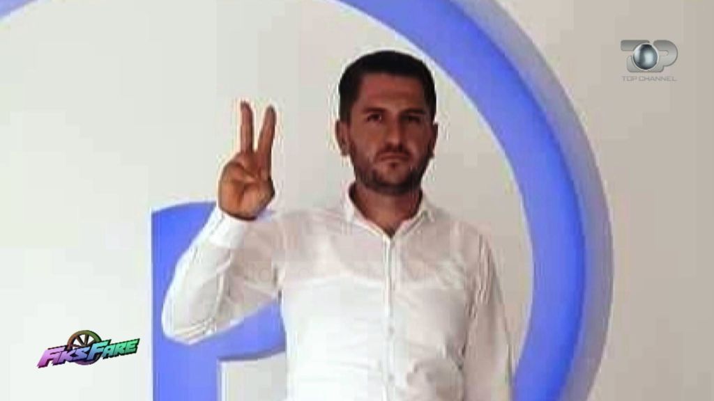 Mësuesi dhunon nxënësin me epilepsi, lidh me tel fëmijën dhe e detyron të hajë ullinj, reagimi: Jam me PD, po më sulmon Rilindja Mësuesi dhunon nxënësin me epilepsi, lidh me tel fëmijën dhe e detyron të hajë ullinj, reagimi: Jam me PD, po më sulmon Rilindja