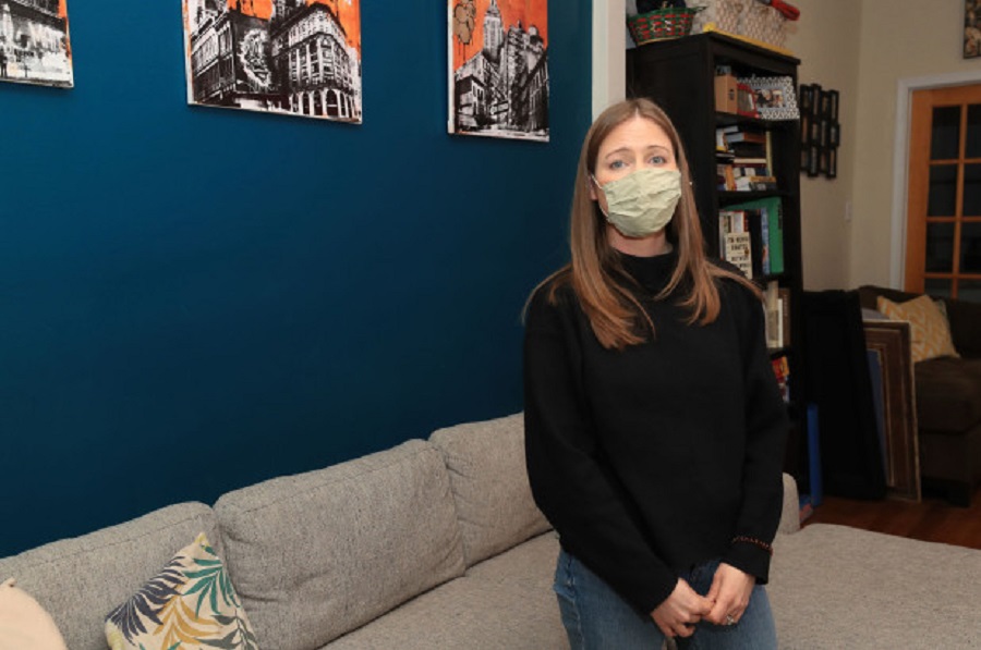 Kamarierja refuzoi vaksinën e Covid pasi po përpiqej për fëmijë, pronari e pushon nga puna