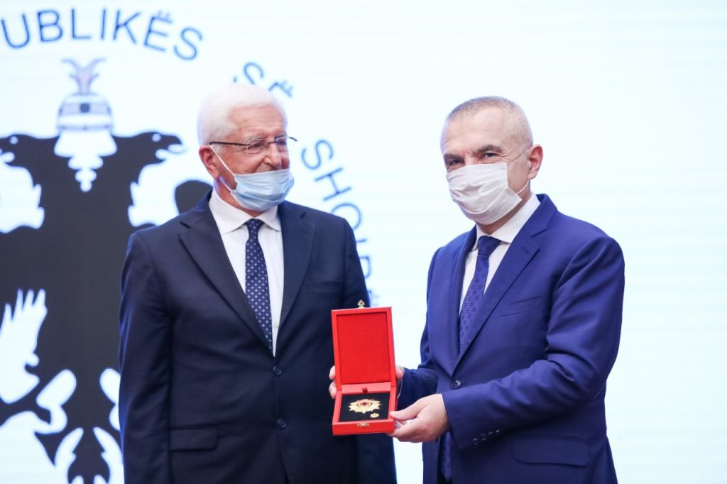 Meta vlerëson Cekën me Dekoratën “Nderi i Kombit” Meta vlerëson Cekën me Dekoratën “Nderi i Kombit”