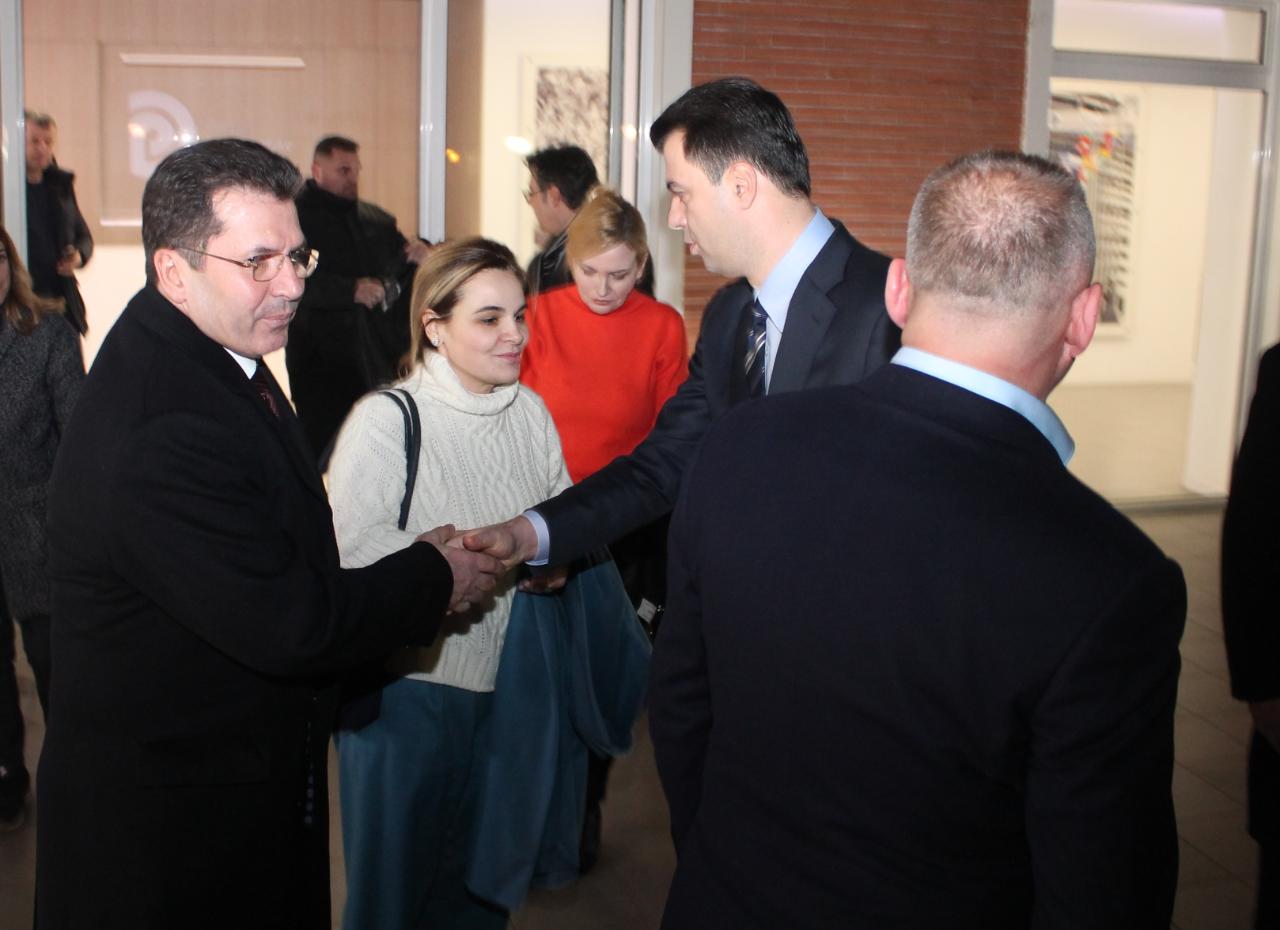 Basha mbyll pjesën fituese të listës së Tiranës, Mediu e Idrizi jashtë vendeve të sigurta por edhe demokratët “lehësa” Pampuri, Bogdani e Strazimiri Basha mbyll pjesën fituese të listës së Tiranës, Mediu e Idrizi jashtë vendeve të sigurta por edhe demokratët “lehësa” Pampuri, Bogdani e Strazimiri