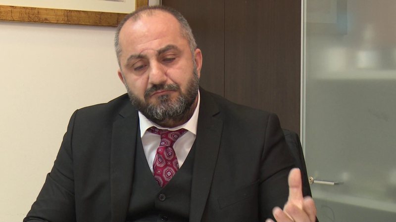 Lulzim Basha përballet me incidentin e papritur! Juristi Romeo Kara publikon videon që po ‘thyen’ rrjetin: E palosi…