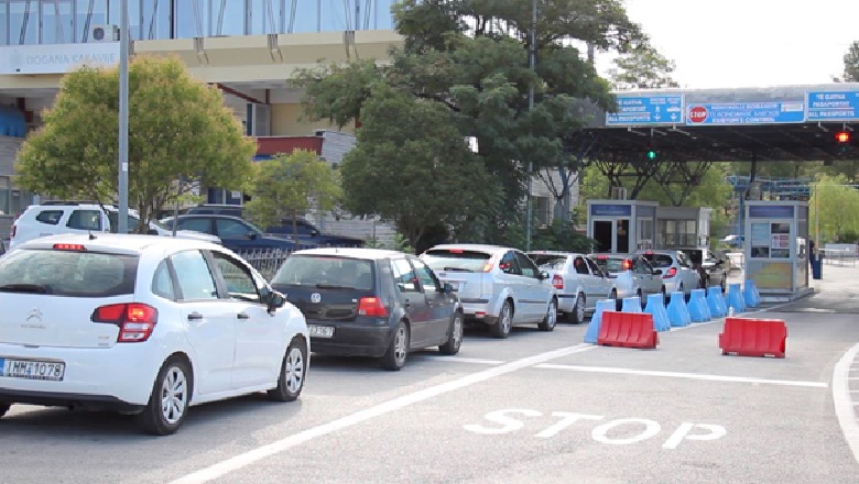 Nga sot shtrëngohen masat në Kakavijë! Do lejohet të kalojnë 400 persona! Zgjatet karantina, test COVID-i edhe për shoferët e kamionëve Nga sot shtrëngohen masat në Kakavijë! Do lejohet të kalojnë 400 persona! Zgjatet karantina, test COVID-i edhe për shoferët e kamionëve