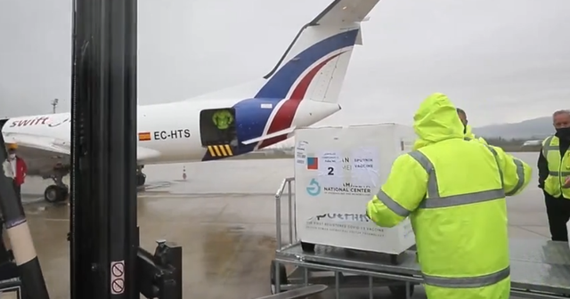 Edi Rama jep lajmin fantastik ndaj covid-19: Për të dalë së shpejti nga tuneli i gjatë i kësaj lufte të egër! Për herë të parë në vendin tonë mbërrijnë… Edi Rama jep lajmin fantastik ndaj covid-19: Për të dalë së shpejti nga tuneli i gjatë i kësaj lufte të egër! Për herë të parë në vendin tonë mbërrijnë…