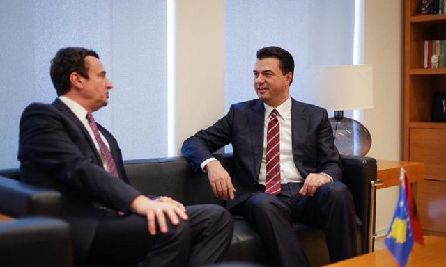 Video epike e Albin Kurtit nga Gjirokastra, ngatërron Lulzim Bashën me Nard Ndokën