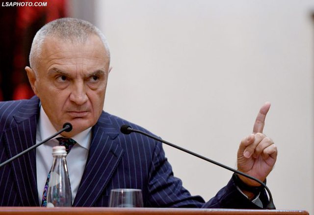 Patozi ironizon keq Metën: Presidenti… më i shqetësuar sesa gruaja e tij për zgjedhjet?! Patozi ironizon keq Metën: Presidenti… më i shqetësuar sesa gruaja e tij për zgjedhjet?!