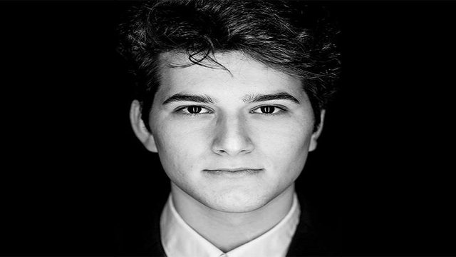 Lajm i shumëpritur! Eurovisioni këtë vit mund të fitohet nga një shqiptar Lajm i shumëpritur! Eurovisioni këtë vit mund të fitohet nga një shqiptar