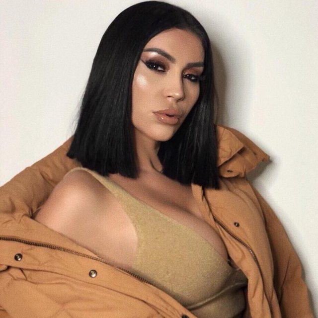 Këngëtarja Fjolla Morina nuk shqetësohet fare se është në kërkim nga policia: Takohet me aktorin e famshëm të Hollywood-it Këngëtarja Fjolla Morina nuk shqetësohet fare se është në kërkim nga policia: Takohet me aktorin e famshëm të Hollywood-it