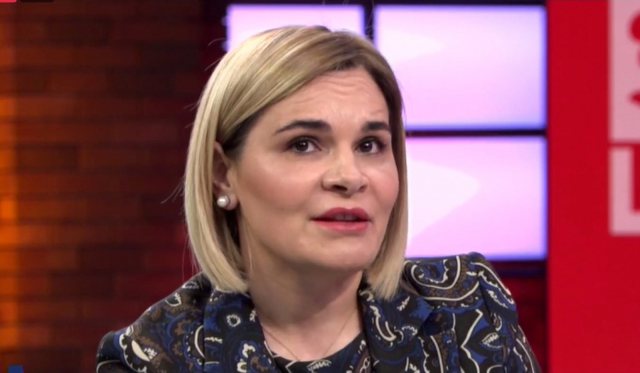 Prapaskenat, del “zbuluar” Monika Kryemadhi, kjo është videoja që ka ‘pushtuar’ rrjetin Prapaskenat, del “zbuluar” Monika Kryemadhi, kjo është videoja që ka ‘pushtuar’ rrjetin