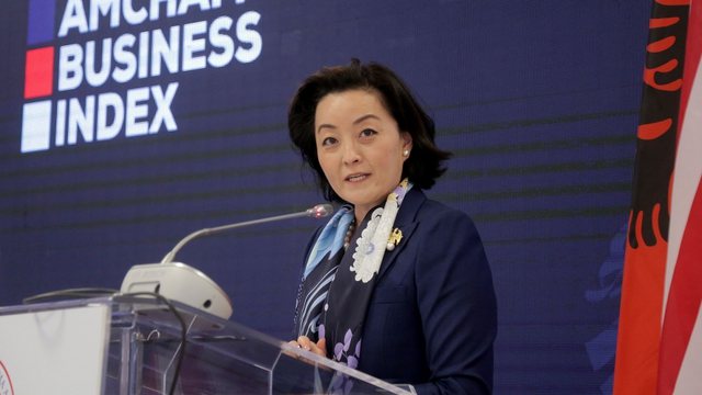 “Nga çfarë keni frikë, pse heshtni”?! Yuri Kim flet me emra dhe shpërthen keq ndaj partive politike