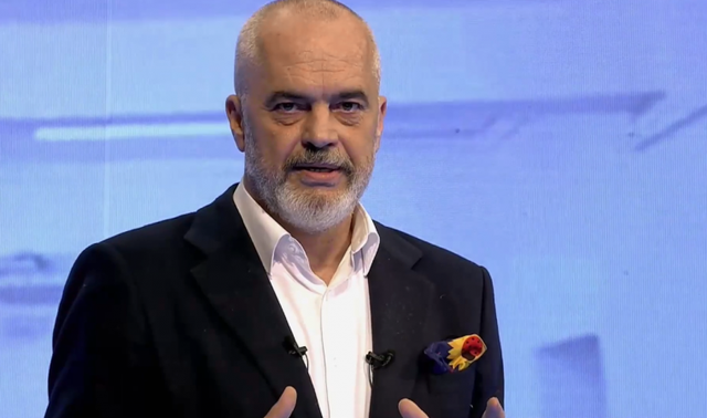 ‘I sapohapur sot’! Dje Rama i futet “LIVE”rrugës për në shtëpi dhe tregon lajmin e mirë (Video) ‘I sapohapur sot’! Dje Rama i futet “LIVE”rrugës për në shtëpi dhe tregon lajmin e mirë (Video)