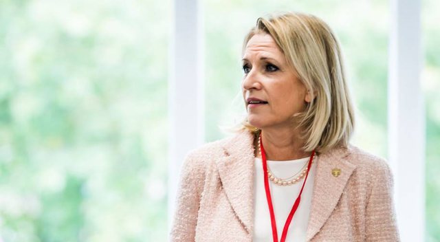 “Lamtumirë shok i kohërave të vjetra”! Mimi Kodheli reagon e trishtuar për vdekjen e parakohshme të Bashkim Finos, kujton kohën e fakultetit me të dhe publikon foton rrallë “Lamtumirë shok i kohërave të vjetra”! Mimi Kodheli reagon e trishtuar për vdekjen e parakohshme të Bashkim Finos, kujton kohën e fakultetit me të dhe publikon foton rrallë