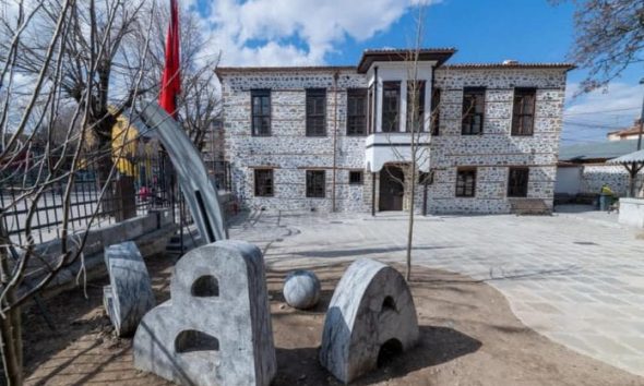 “Ishte dëshmi e rrënimit që lanë pas ata që duan të rikthehen”! Rama publikon fotot dhe ‘thumbon’ opozitën “Ishte dëshmi e rrënimit që lanë pas ata që duan të rikthehen”! Rama publikon fotot dhe ‘thumbon’ opozitën