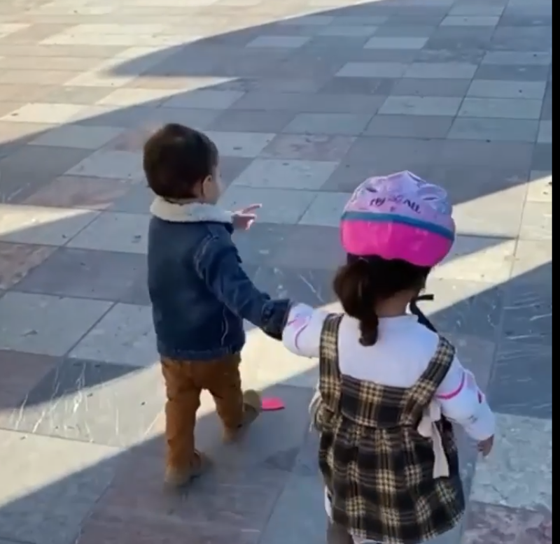 Publikoi videon e ëmbël të të birit, Erion Veliaj i shkrin të gjithë së qeshuri me atë që i thotë mjekut të njohur shqiptar: Dashuria e parë nuk harrohet o krushk! Publikoi videon e ëmbël të të birit, Erion Veliaj i shkrin të gjithë së qeshuri me atë që i thotë mjekut të njohur shqiptar: Dashuria e parë nuk harrohet o krushk!