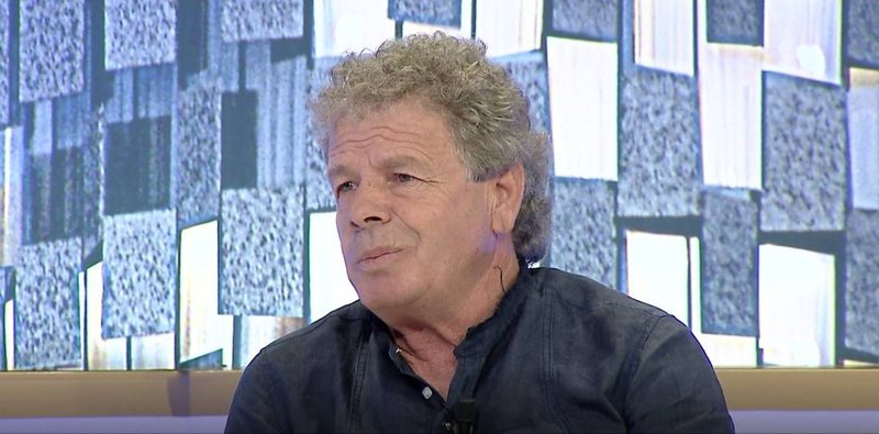 Dashnor Diko i shqetësuar i nis ‘live’ mesazh gazetares në emision: Kam kaluar koronavirusin, më dhemb trupi, me zor marr frymë… Dashnor Diko i shqetësuar i nis ‘live’ mesazh gazetares në emision: Kam kaluar koronavirusin, më dhemb trupi, me zor marr frymë…