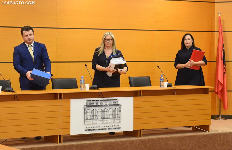 Hetimi ndaj të ngelurve në veting: Ja disa nga veprat penale që kanë kryer ish-gjyqtarët dhe ish-prokurorët! Hetimi ndaj të ngelurve në veting: Ja disa nga veprat penale që kanë kryer ish-gjyqtarët dhe ish-prokurorët!