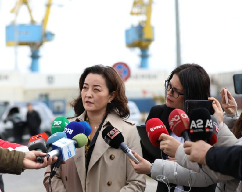 Yuri Kim paralajmëron skualifikimin e 3 politikanëve nga zgjedhjet si të padëshiruar nga SHBA, pas Tom Doshit pritet të dalë në skenë eliminimi i Sali Berishës Yuri Kim paralajmëron skualifikimin e 3 politikanëve nga zgjedhjet si të padëshiruar nga SHBA, pas Tom Doshit pritet të dalë në skenë eliminimi i Sali Berishës