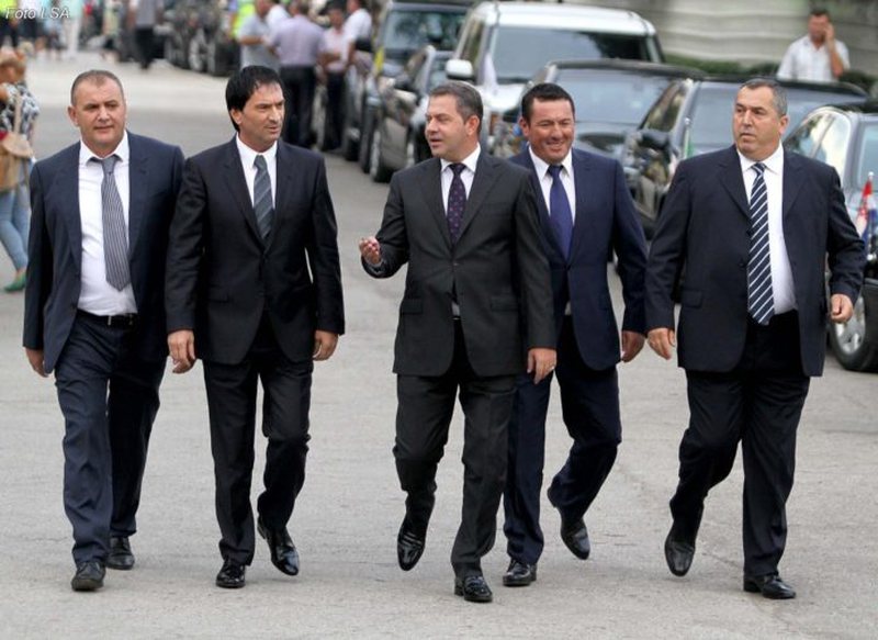 Partia e Shpëtim Idrizit rrezikon shkrirjen: PS kandidatë të fortë në Vlorë dhe Tiranë nga komuniteti çam! Dashamir Tahiri fundos PDIU Partia e Shpëtim Idrizit rrezikon shkrirjen: PS kandidatë të fortë në Vlorë dhe Tiranë nga komuniteti çam! Dashamir Tahiri fundos PDIU