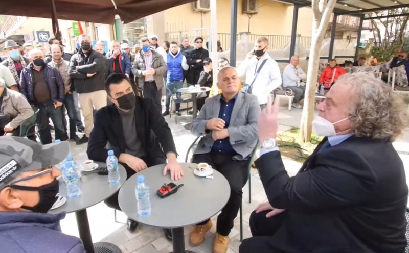 “Revoltohet” një Jar tjetër, jo Nishani por Asqeriu! I bie tavolinës me grusht dhe i lutet Lulit për drejtësinë që pret prej tij! “Revoltohet” një Jar tjetër, jo Nishani por Asqeriu! I bie tavolinës me grusht dhe i lutet Lulit për drejtësinë që pret prej tij!