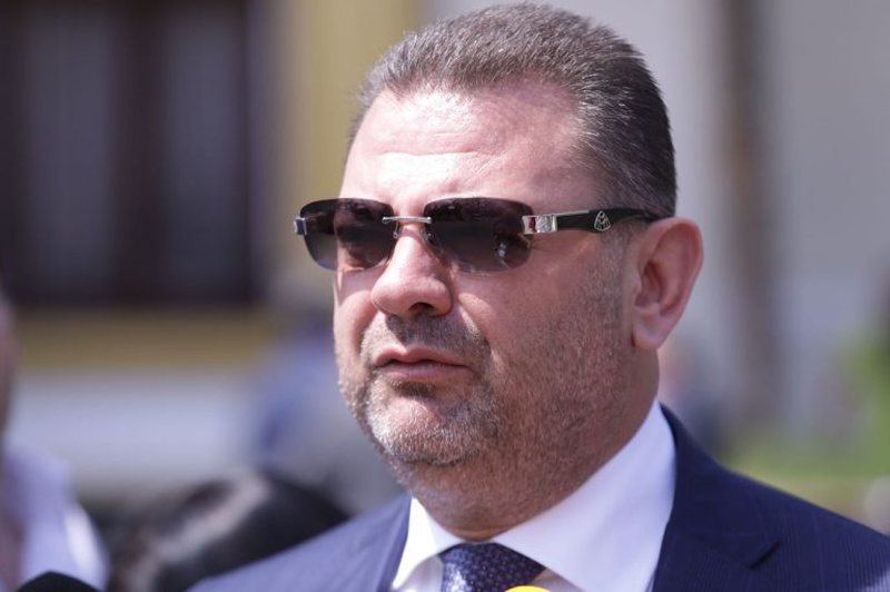 SHBA nuk e do në fletën e votimit, KQZ merr vendimin për Tom Doshin SHBA nuk e do në fletën e votimit, KQZ merr vendimin për Tom Doshin