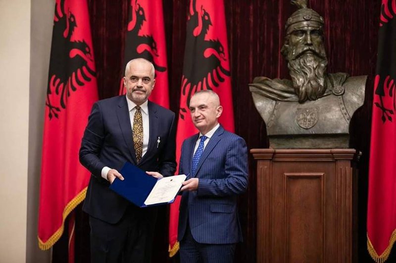 Përplasje e madhe në Kushtetuese Rama-Meta, të enjten beteja për dekretimin e ministrave, gjykata përcakton kompetencat e presidentit Përplasje e madhe në Kushtetuese Rama-Meta, të enjten beteja për dekretimin e ministrave, gjykata përcakton kompetencat e presidentit